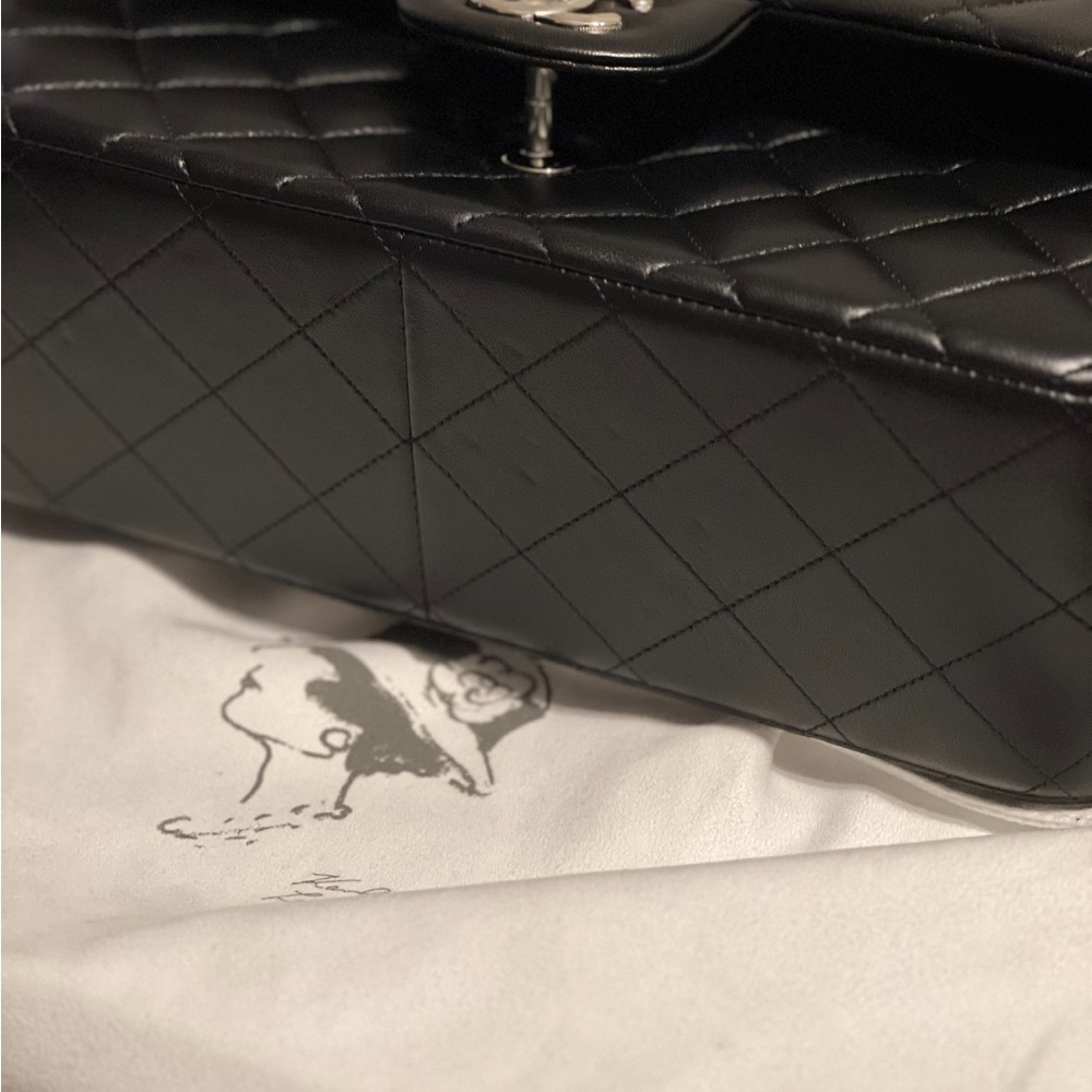 CHANEL - Picture 4 of 9